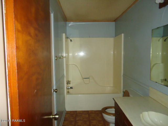 1214 Quarter Pole Road Rayne, LA 70578 - Photo 9 of 17 Guest Bath