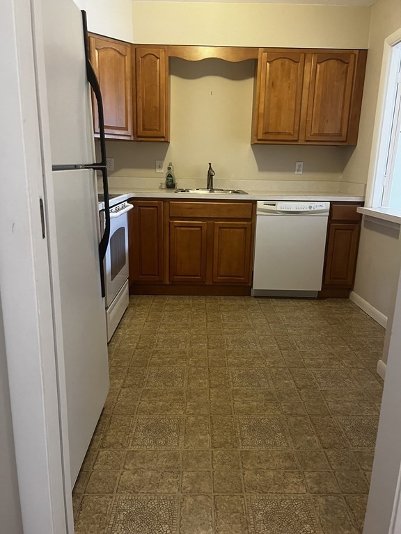 80 Salisbury Street, Unit 302 Worcester, MA 01609 - Photo 9 of 12
