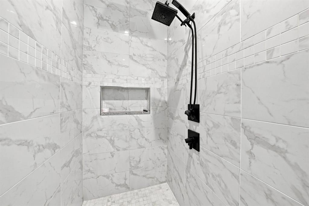 122 Nicholas Way Decatur, TX 76234 - Photo 14 of 26 Primary bathroom walk in shower