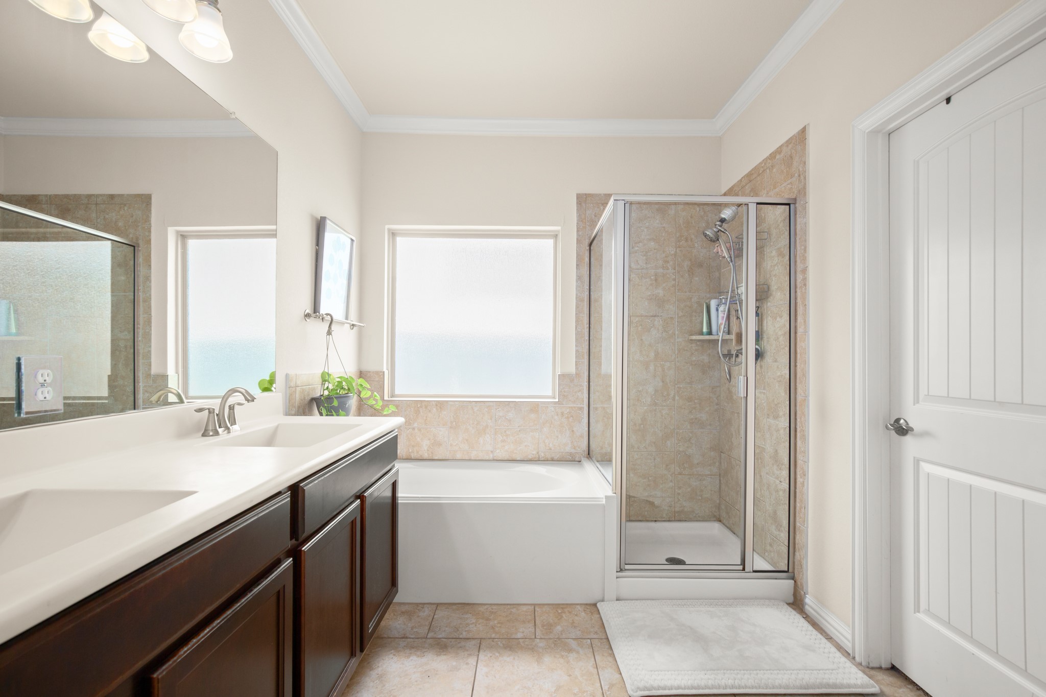 10012 Epic Knoll Drive Austin, TX 78747 - Photo 17 of 31 a bathroom with a tub sink and mirror