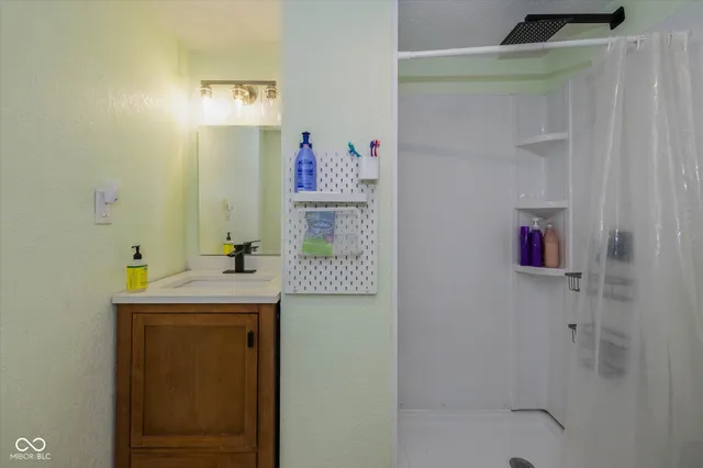 $230,000 | 702 North Grant Avenue, Indianapolis, IN 46201