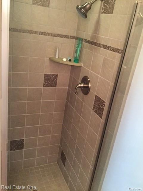 14955 28 Mile Road Washington, MI 48094 - Photo 19 of 51 MAIN FLOOR FULL BATH CERAMIC SHOWER