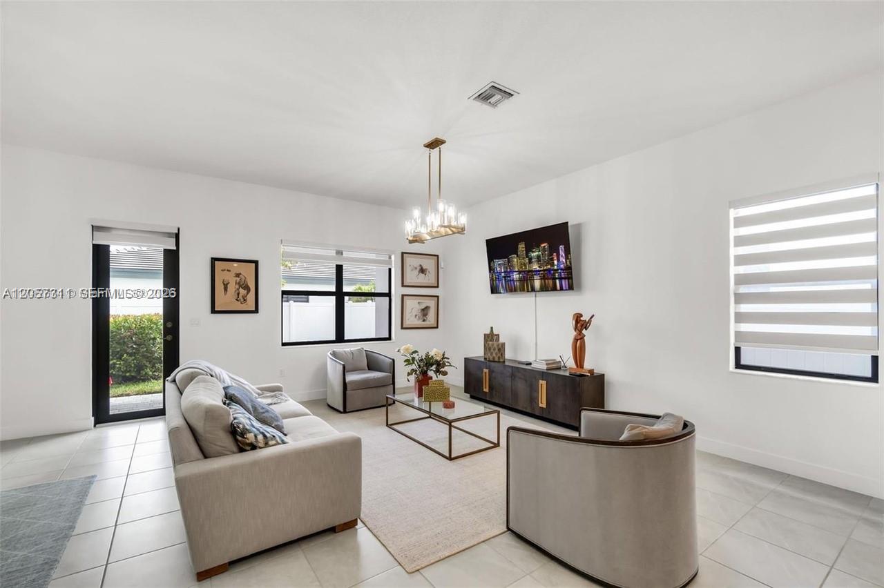 4577 Southwest 174th Avenue Miramar, FL 33029 - Photo 6 of 27