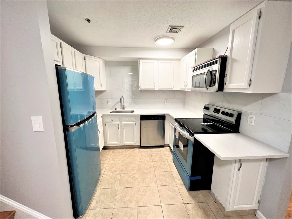 4 Duck Pond Road, Unit 207 Beverly, MA 01915 - Photo 2 of 23 Gallery Image 2