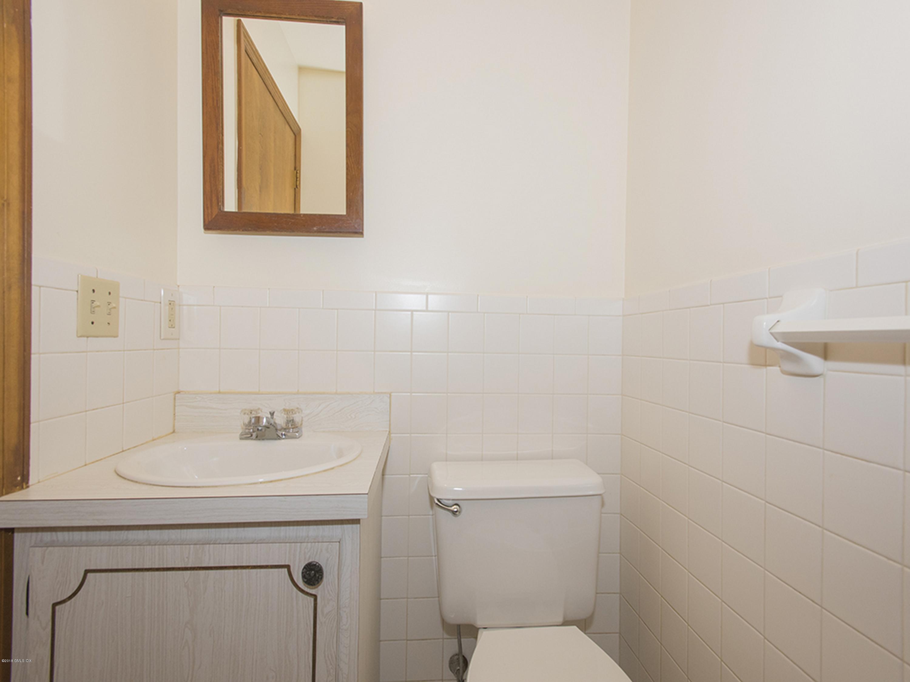 108 Monica Road, Unit 4 Greenwich, CT 06831 - Photo 7 of 20 106 Monica St B_Greenwich_digital_08