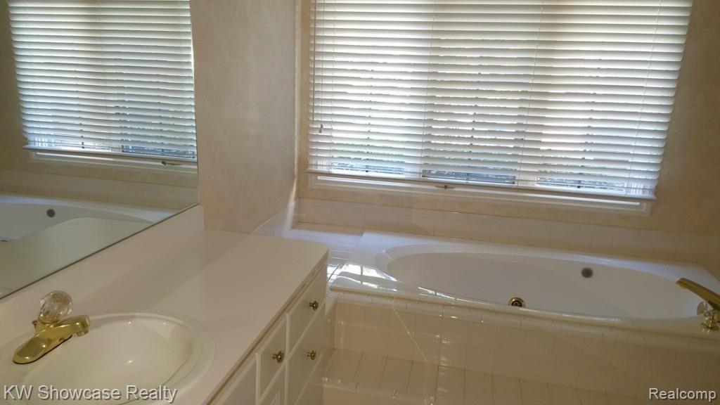 4981 Bloomfield Ridge, Unit 6 Bloomfield Hills, MI 48302 - Photo 15 of 22