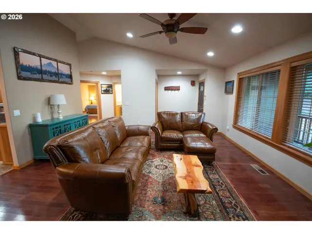 $597,500 | 19784 East Victory Lane, Sandy, OR 97055