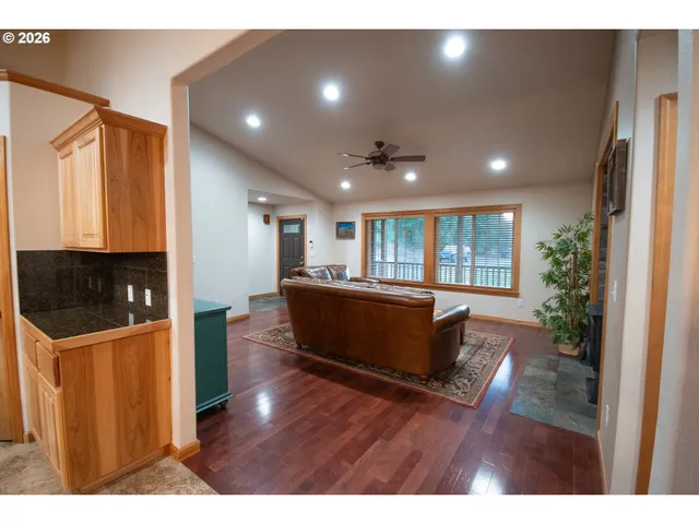 $597,500 | 19784 East Victory Lane, Sandy, OR 97055