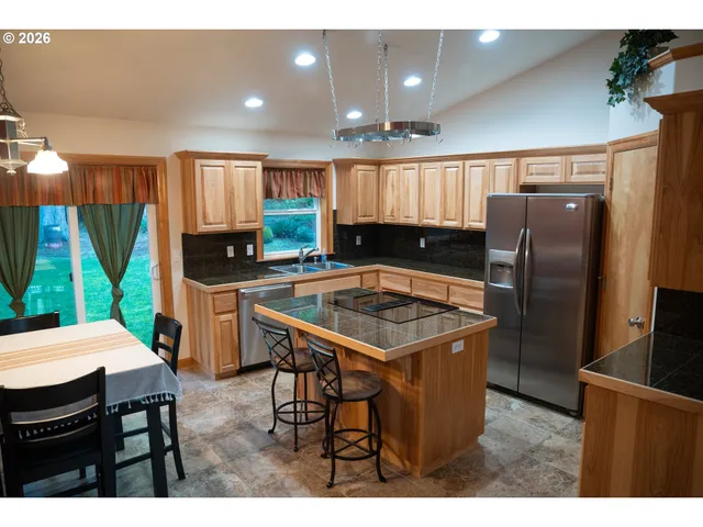 $597,500 | 19784 East Victory Lane, Sandy, OR 97055