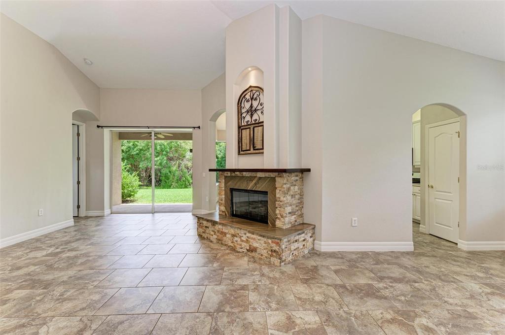337 Snapdragon Loop Bradenton, FL 34212 - Photo 14 of 78