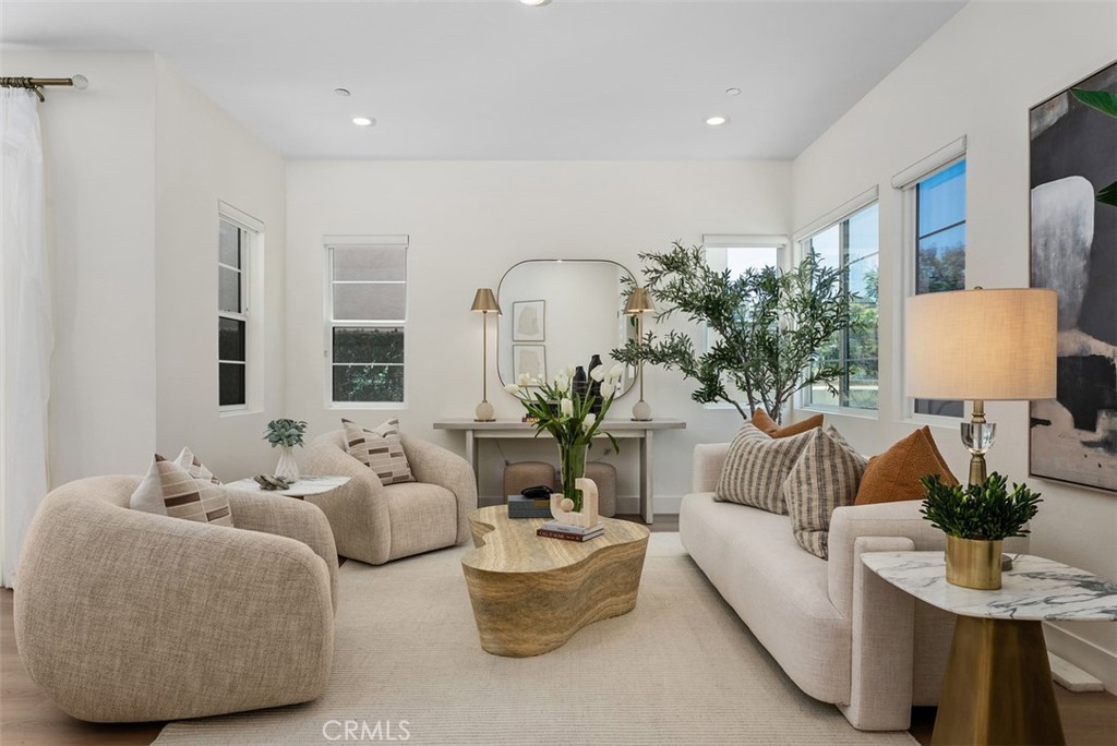 121 Bosal Irvine, CA 92618 - Photo 7 of 40