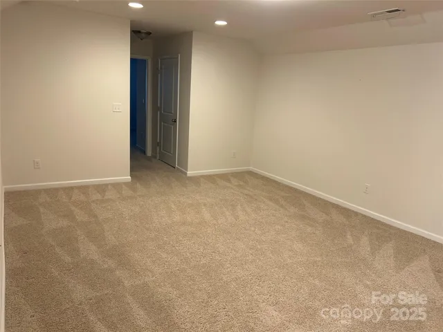 en empty room with windows and ceiling fan