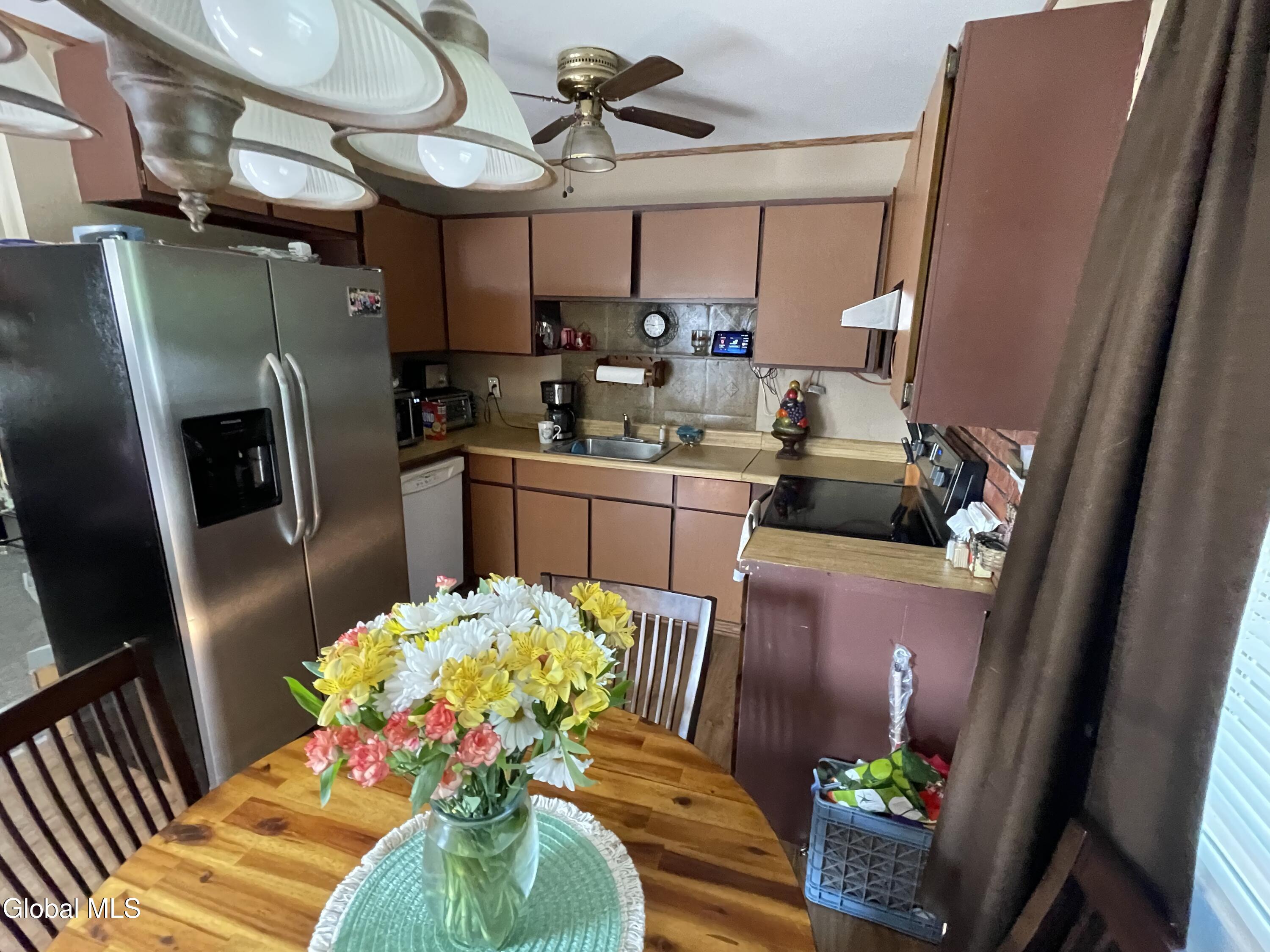 325 Gifford Road Schenectady, NY 12304 - Photo 13 of 19 IMG_9353