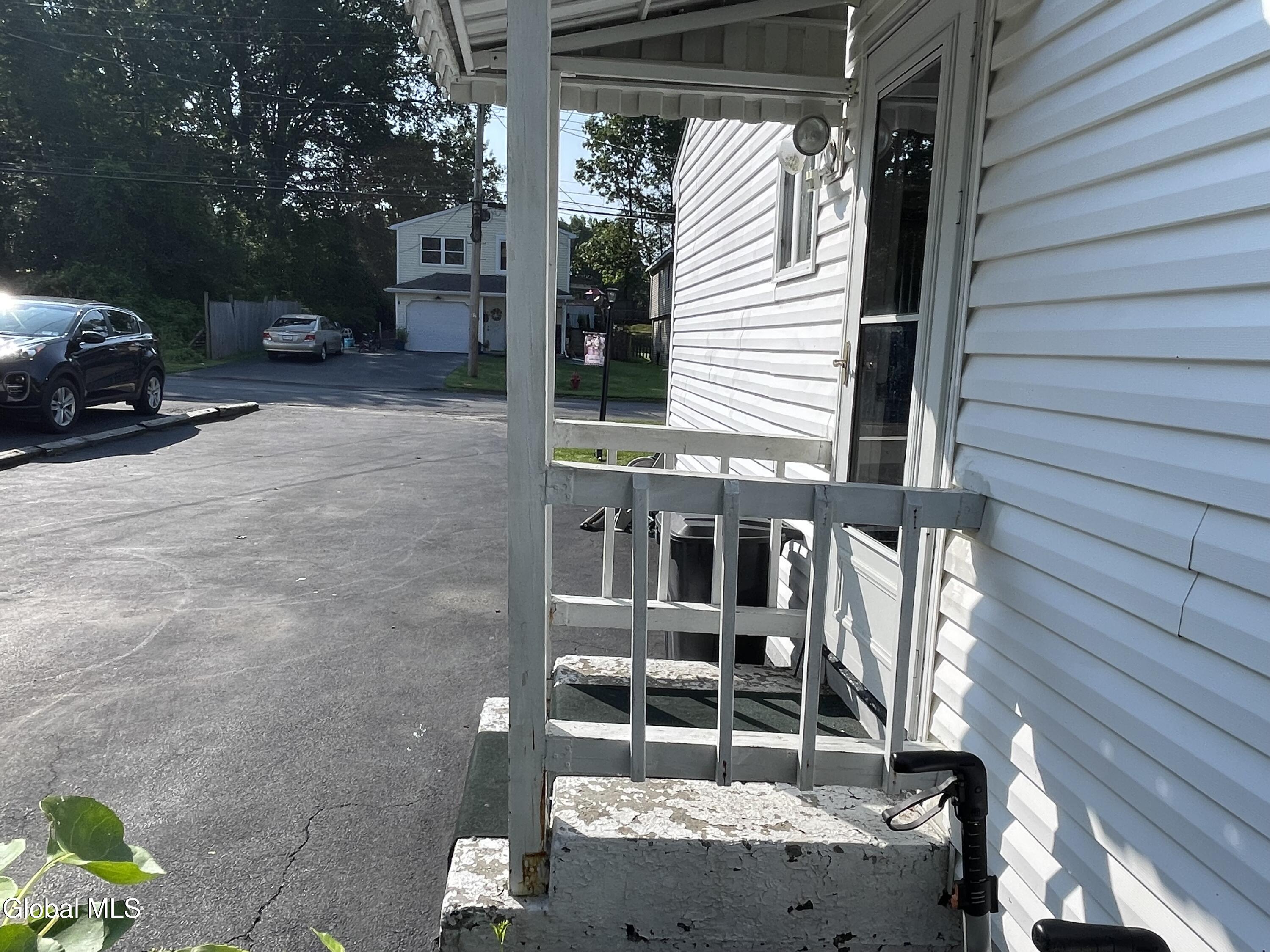 325 Gifford Road Schenectady, NY 12304 - Photo 3 of 19 IMG_9350