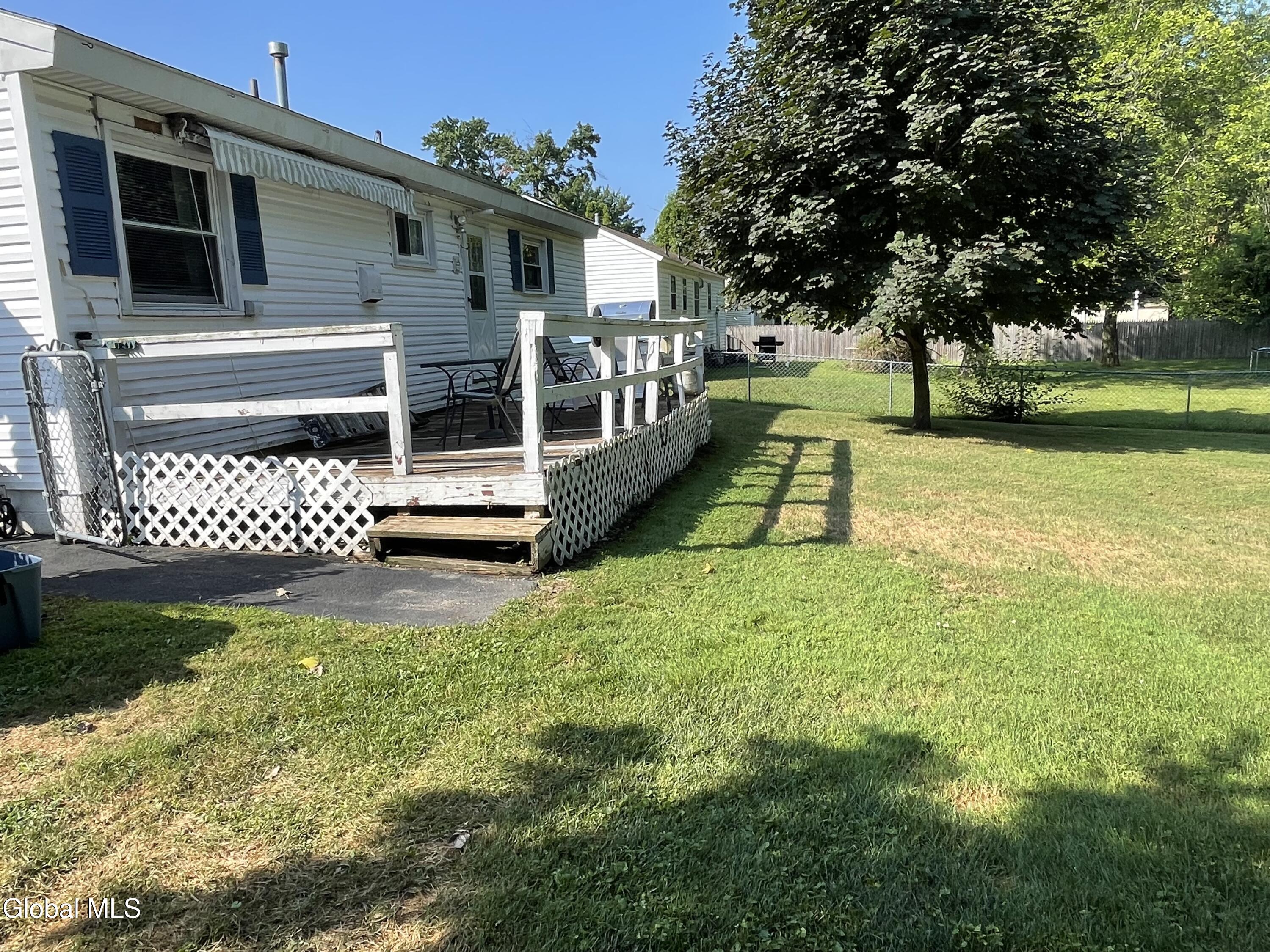 325 Gifford Road Schenectady, NY 12304 - Photo 4 of 19 IMG_9349