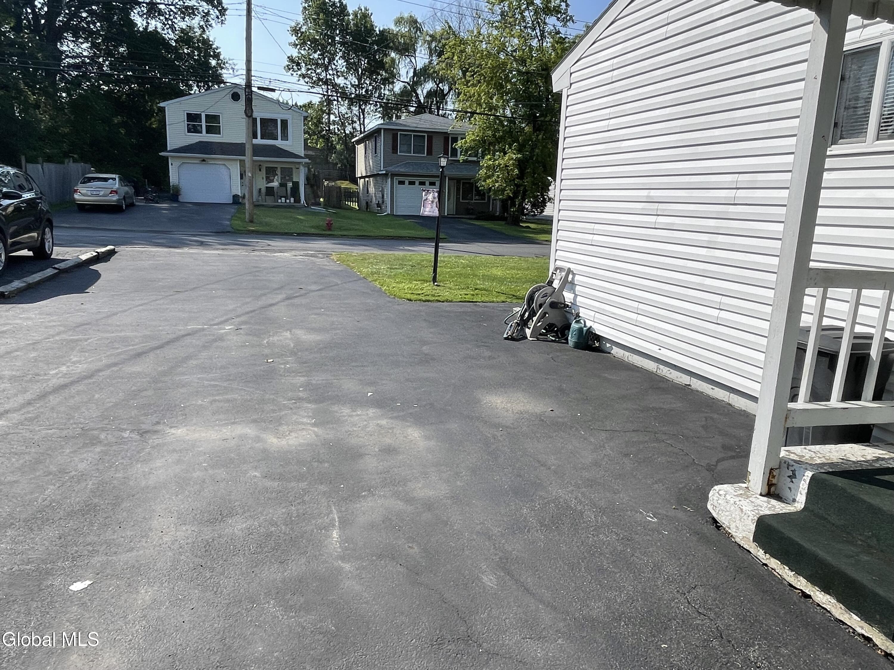 325 Gifford Road Schenectady, NY 12304 - Photo 7 of 19 IMG_9346