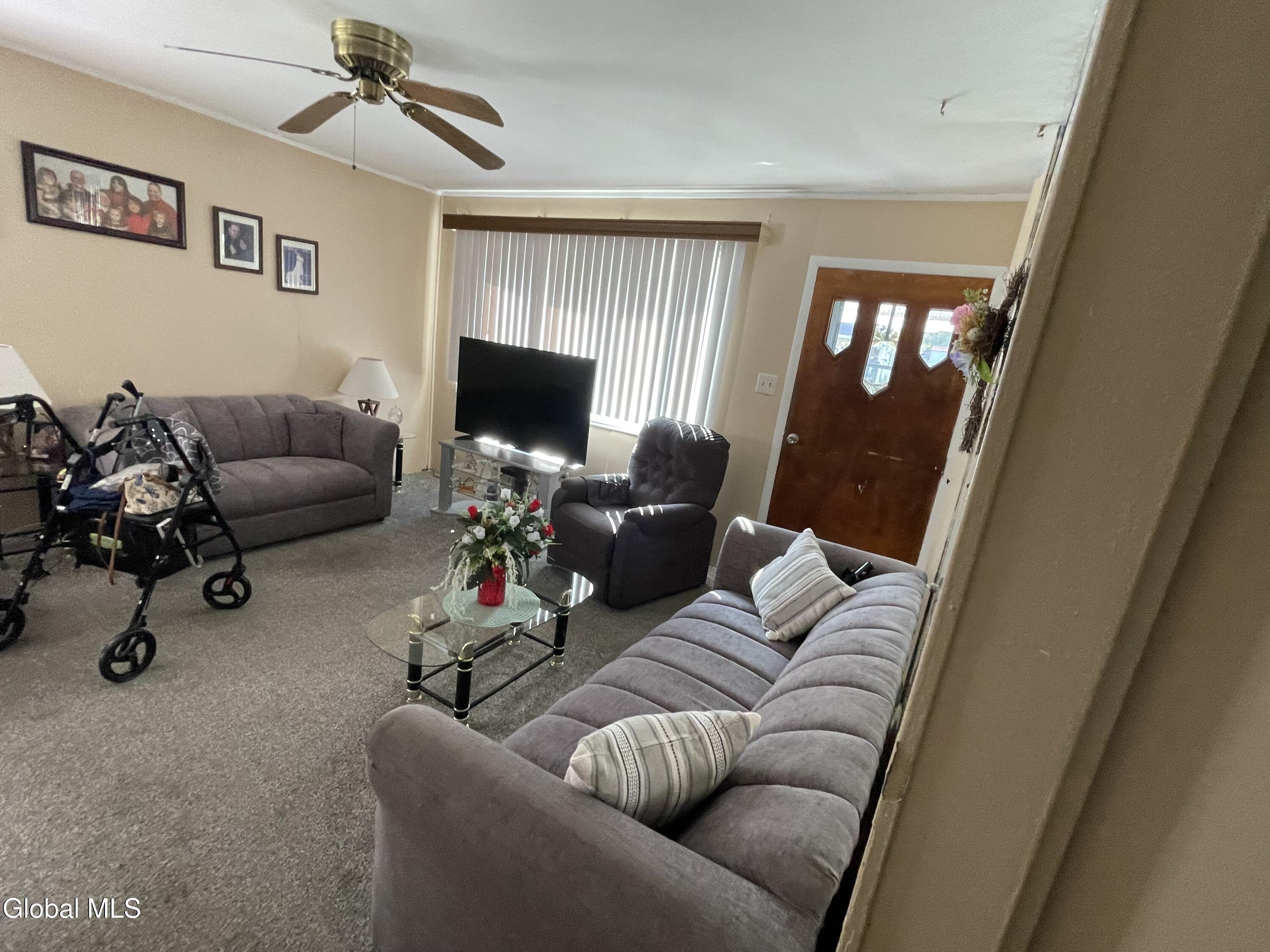 325 Gifford Road Schenectady, NY 12304 - Photo 9 of 19 IMG_9358