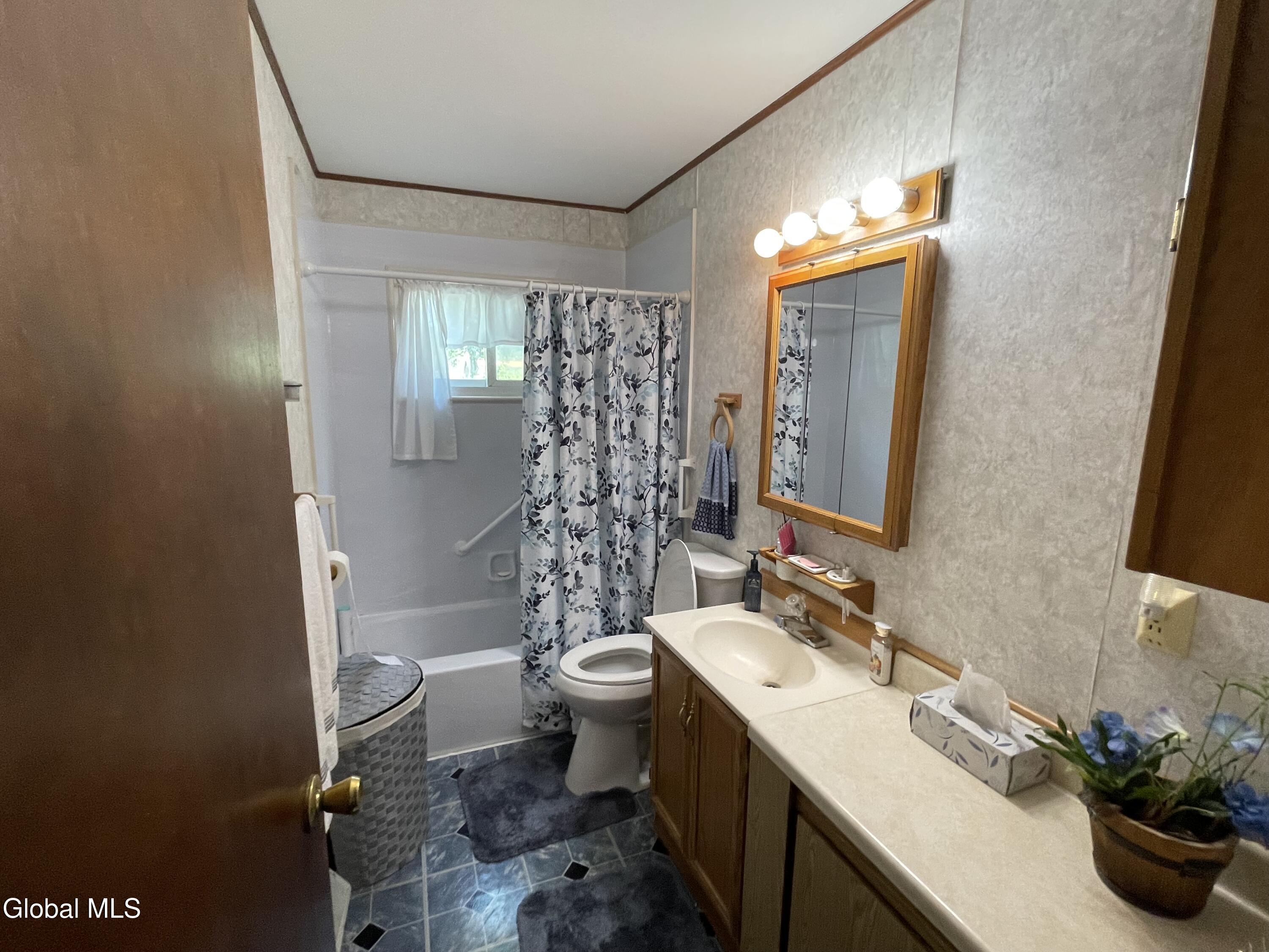 325 Gifford Road Schenectady, NY 12304 - Photo 10 of 19 IMG_9356