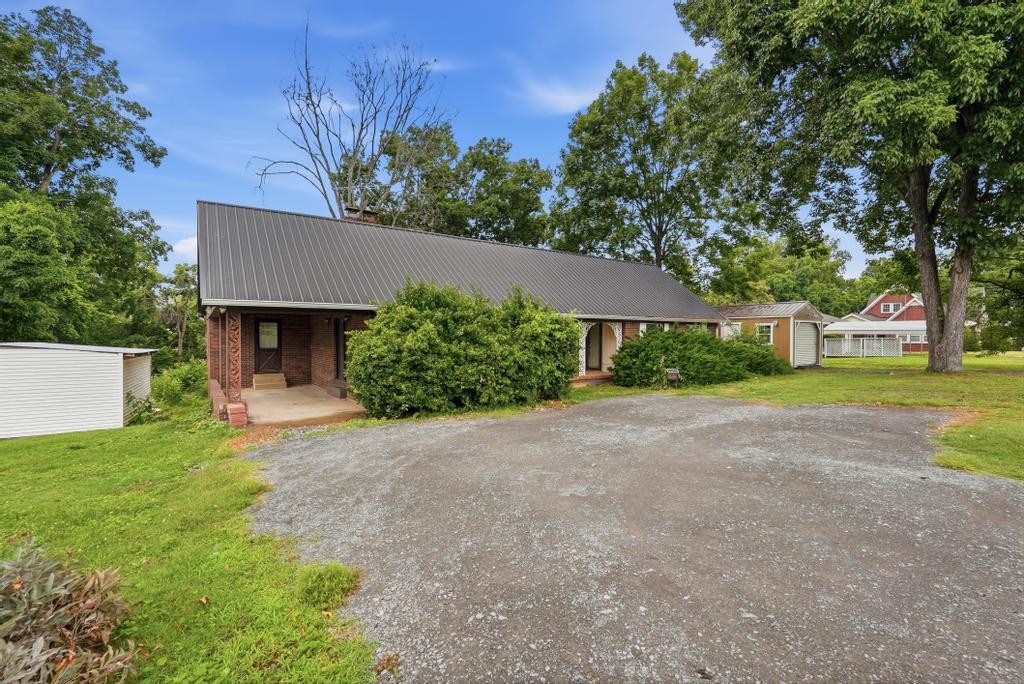 553 Lafayette Road Red Boiling Springs, TN 37150 - Photo 3 of 38