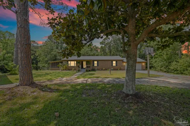 a view of a house with a yard