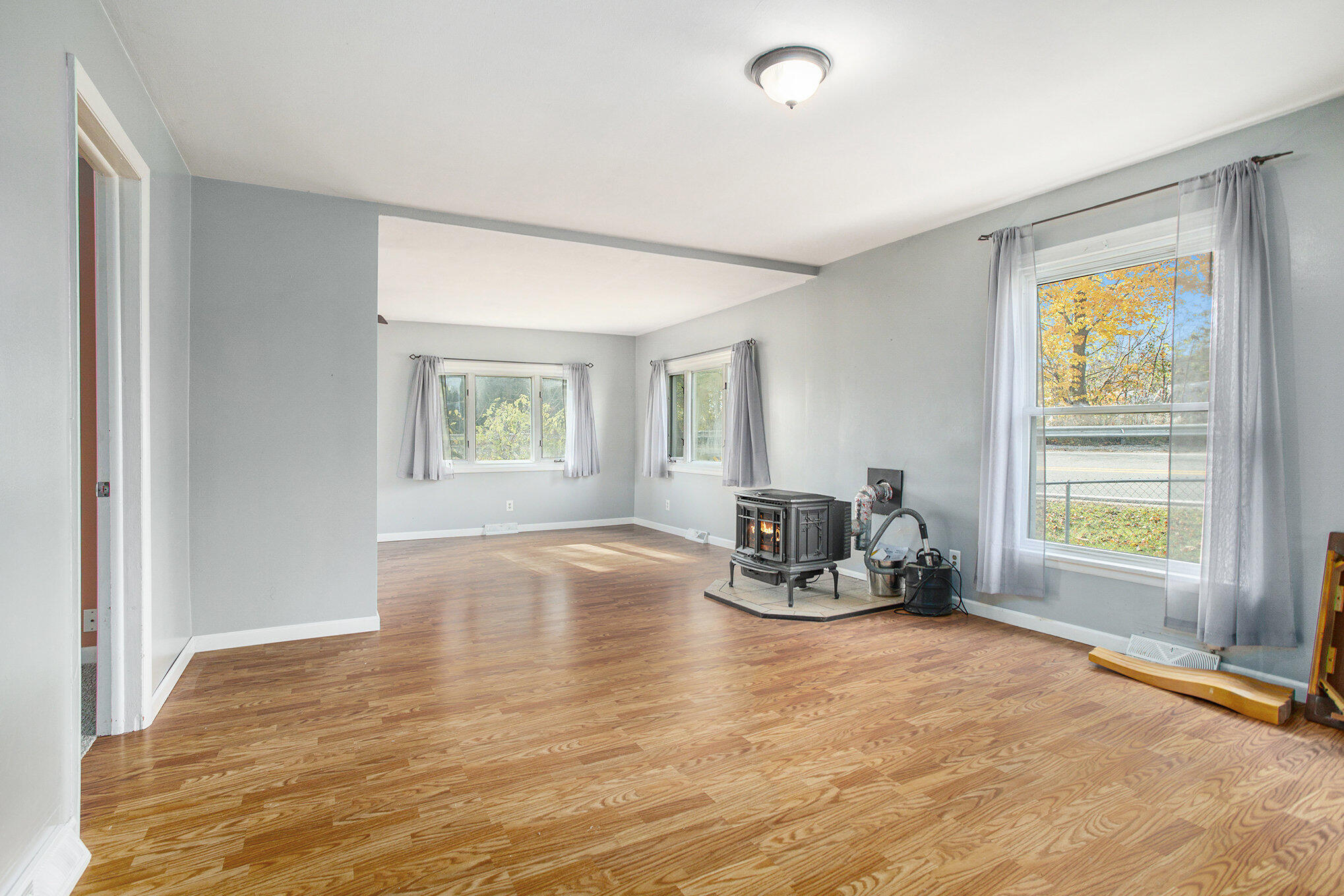 13185 Banfield Road Battle Creek, MI 49017 - Photo 4 of 35 004_13185_banfield_rd_battle_creek_mi_49