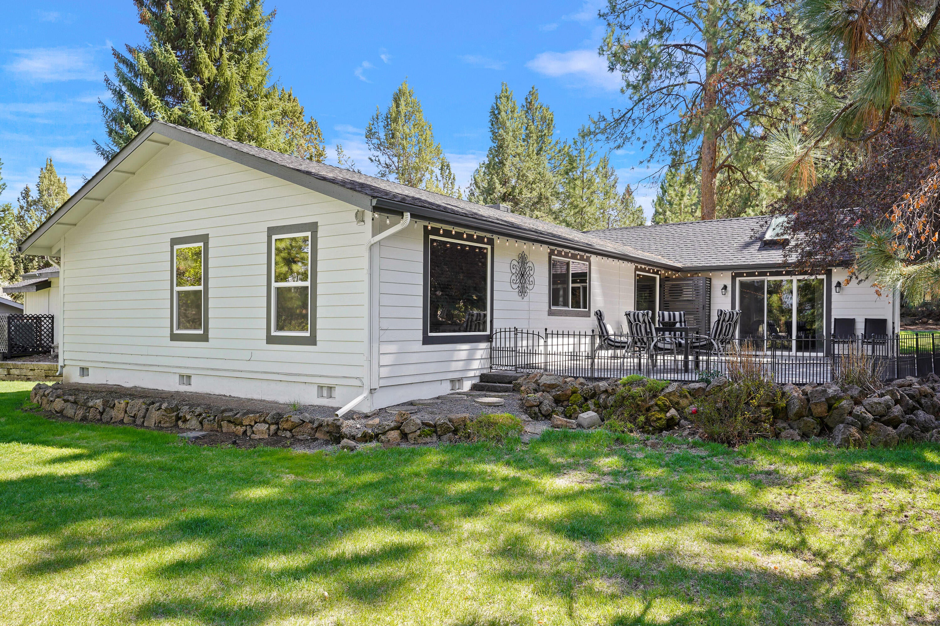 20452 Mainline Road Bend, OR 97702 - Photo 34 of 40 DSC01202