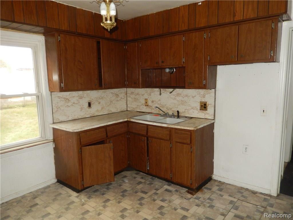 467 Frazier Street River Rouge, MI 48218 - Photo 4 of 12 039.JPG