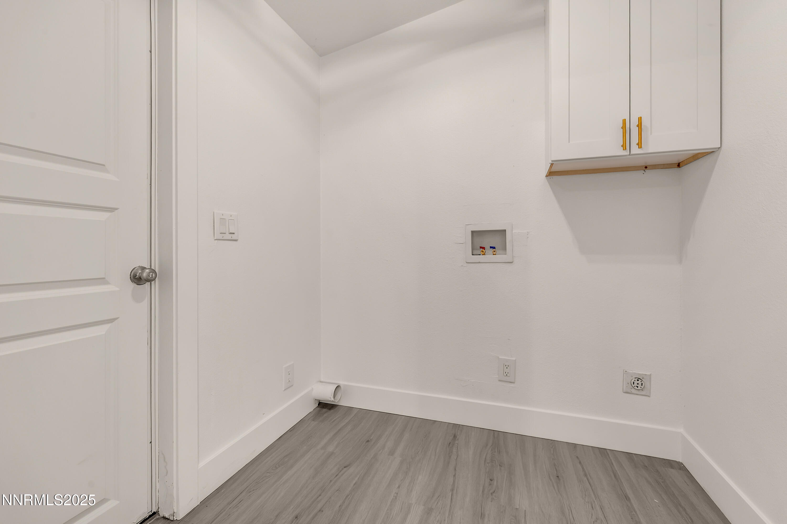 145 Wewoka Way Sun Valley, NV 89433 - Photo 23 of 36 a view of room with window