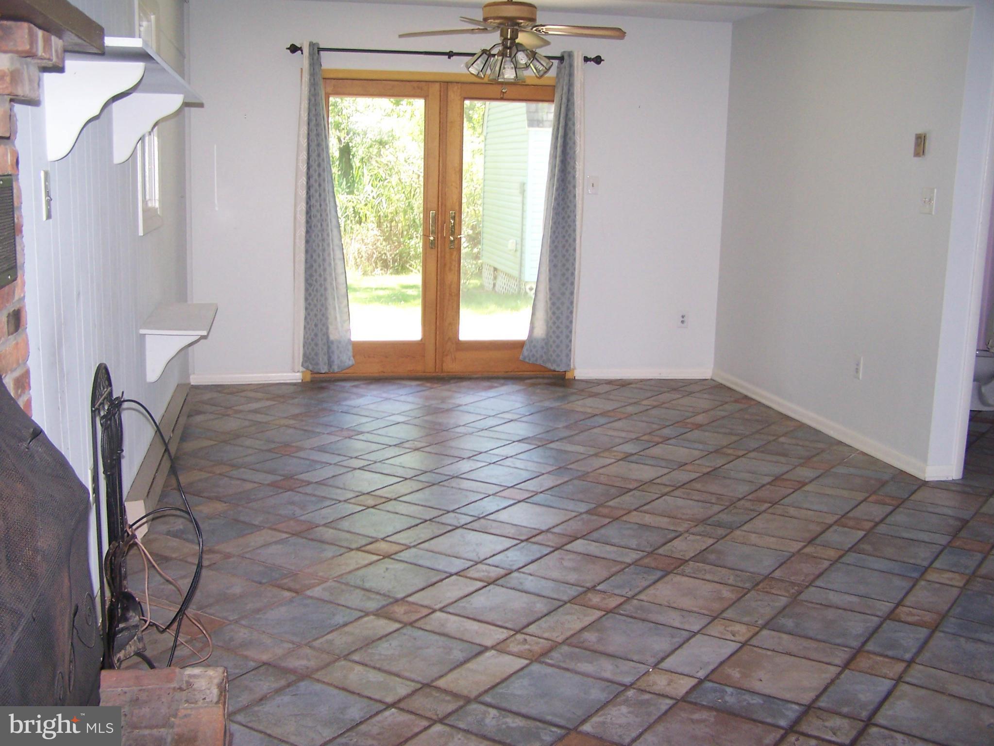 1703 Bayview Road Shady Side, MD 20764 - Photo 10 of 25 Family Room