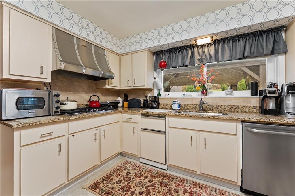 2403 Marbury Road Pittsburgh, PA 15221 - Photo 8 of 18 Gallery Image 8