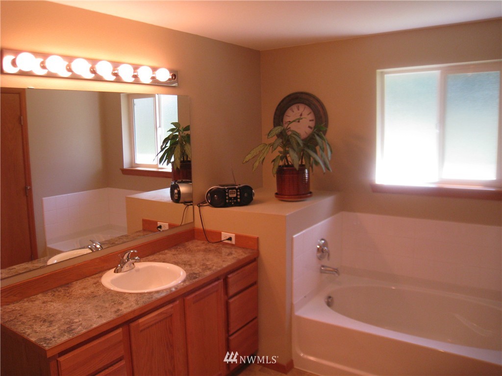 150 Scantigrease Place Castle Rock, WA 98611 - Photo 8 of 9 Gallery Image 8