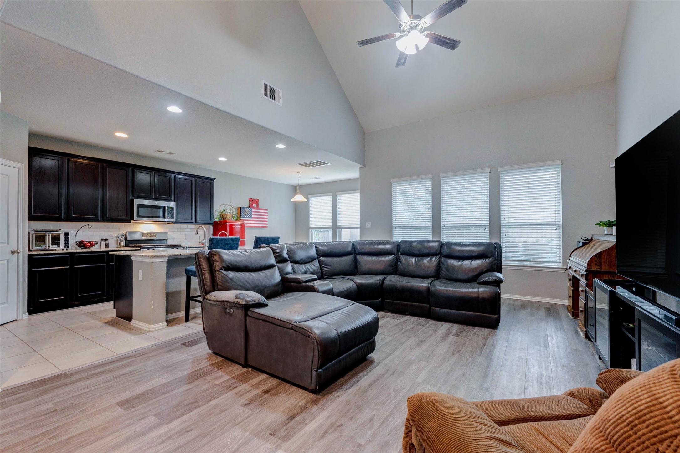 6614 Hunters Way Lane Baytown, TX 77521 - Photo 4 of 42