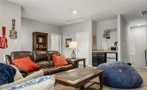 $5,600 | 410 Montclair Avenue, College Station, TX 77840