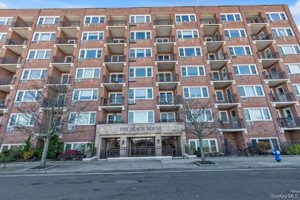$3,150 | 740 East Broadway, Unit 3E, Long Beach, NY 11561