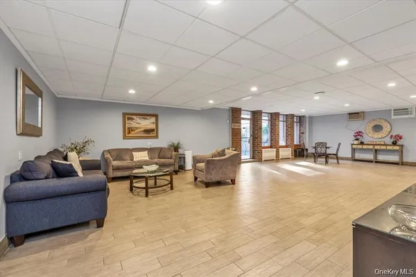 $3,150 | 740 East Broadway, Unit 3E, Long Beach, NY 11561