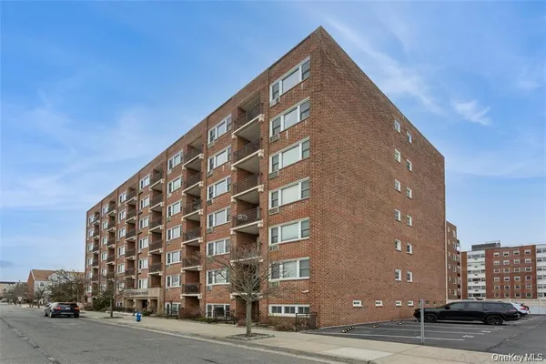 $3,150 | 740 East Broadway, Unit 3E, Long Beach, NY 11561