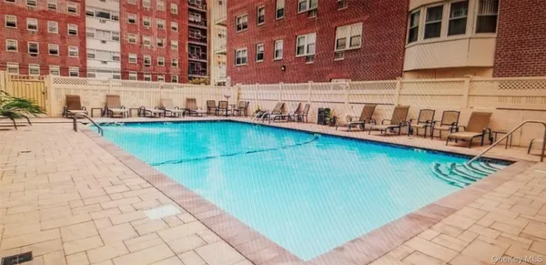 $3,150 | 740 East Broadway, Unit 3E, Long Beach, NY 11561