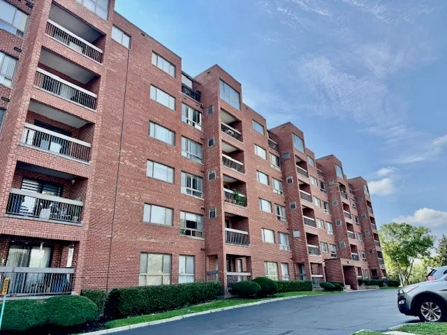 $290,000 | 701 Forum Square, Unit 609, Glenview, IL 60025