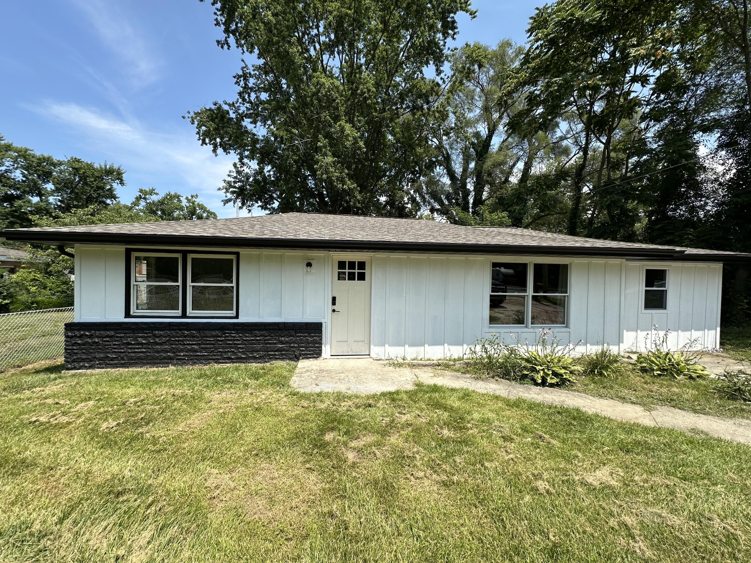 1363 Pipestone Road Benton Harbor, MI 49022 - Photo 1 of 22 IMG_7515