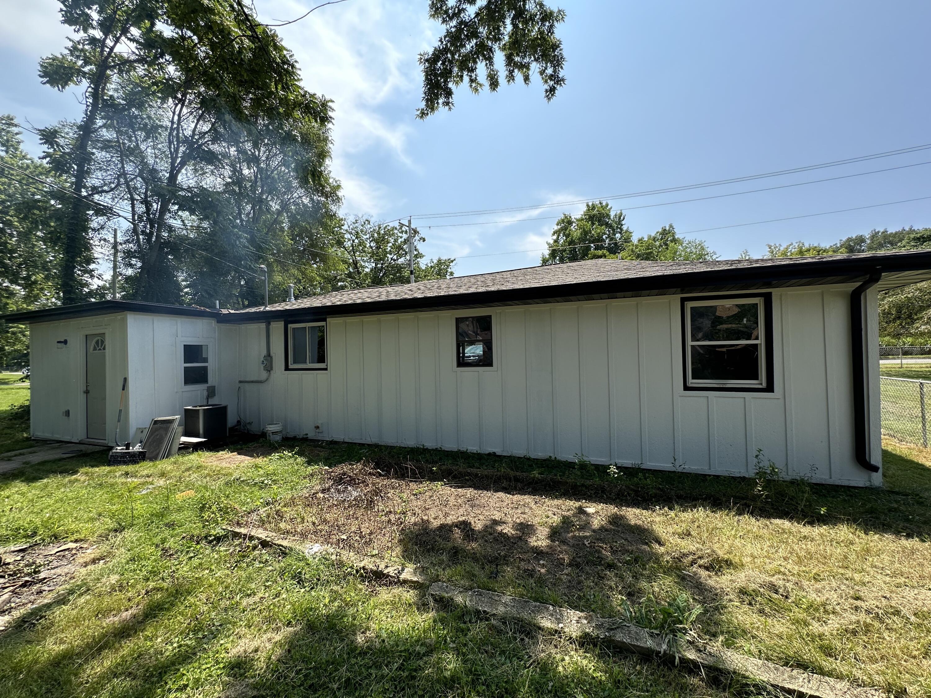 1363 Pipestone Road Benton Harbor, MI 49022 - Photo 3 of 22 IMG_7517
