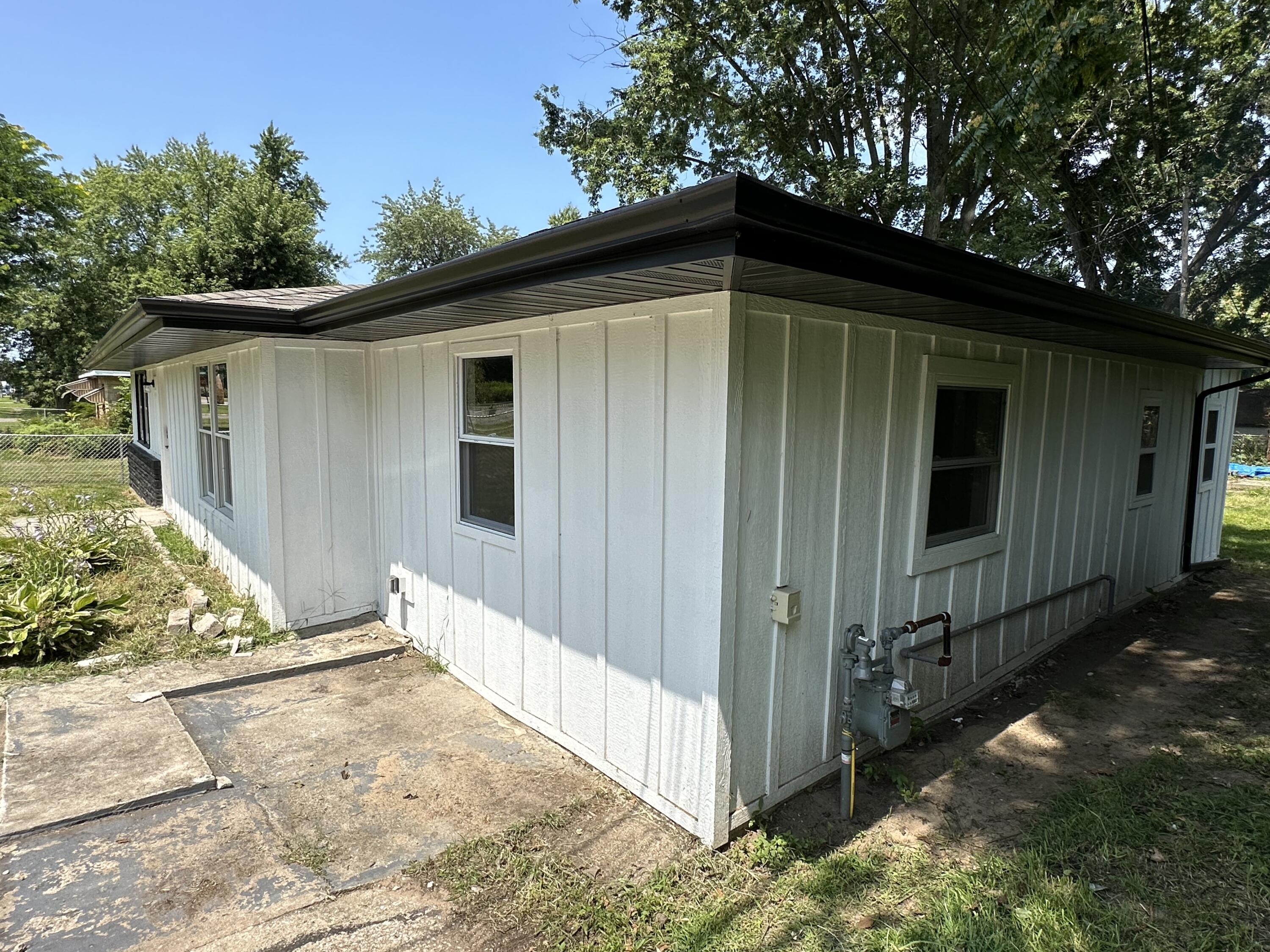 1363 Pipestone Road Benton Harbor, MI 49022 - Photo 5 of 22 IMG_7519