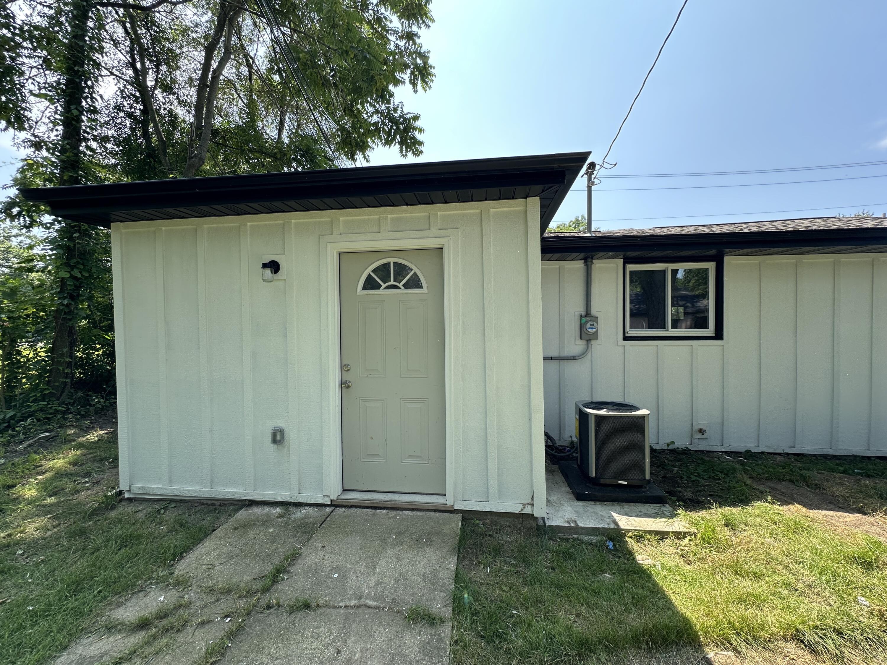 1363 Pipestone Road Benton Harbor, MI 49022 - Photo 8 of 22 IMG_7523