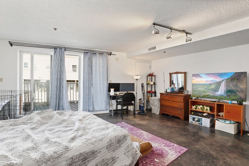 348 Rantoul Street, Unit 207 Beverly, MA 01915 - Photo 1 of 17 Gallery Image 1