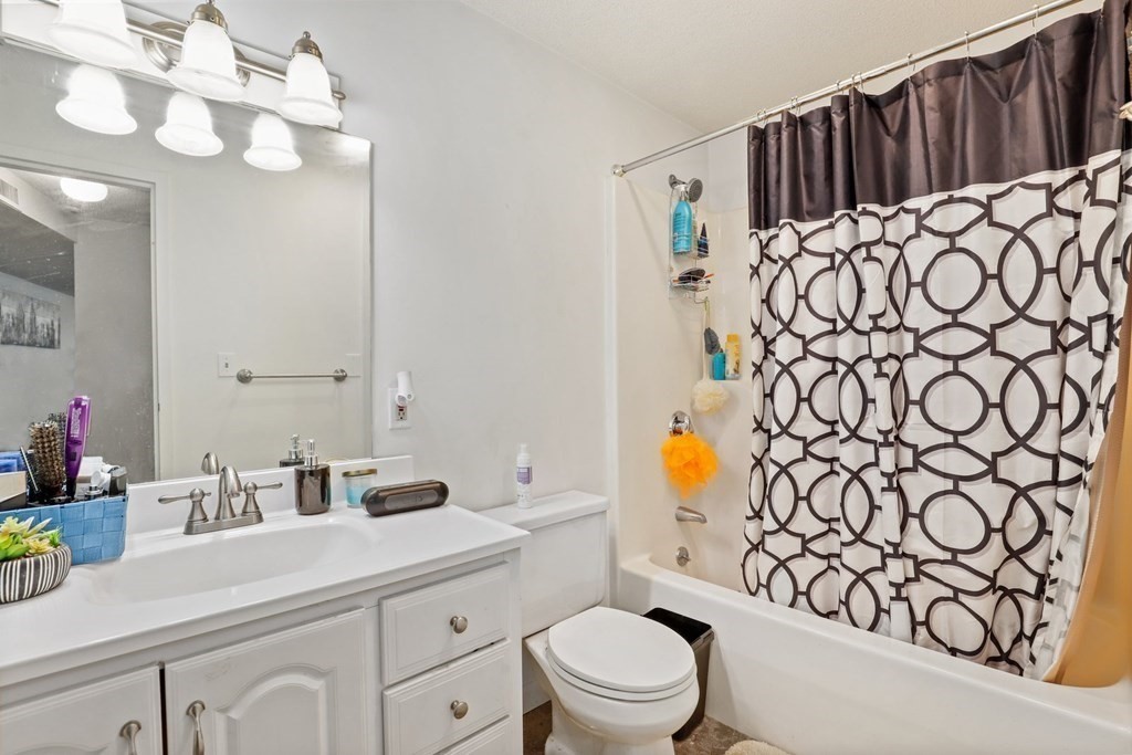 348 Rantoul Street, Unit 207 Beverly, MA 01915 - Photo 11 of 17 Gallery Image 11