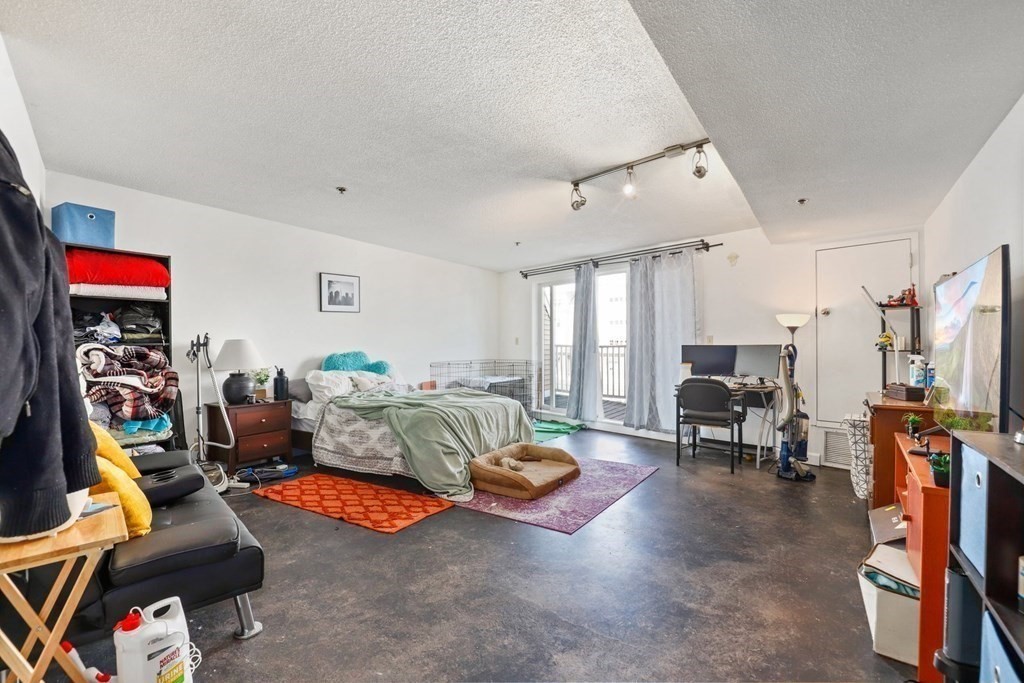 348 Rantoul Street, Unit 207 Beverly, MA 01915 - Photo 3 of 17 Gallery Image 3
