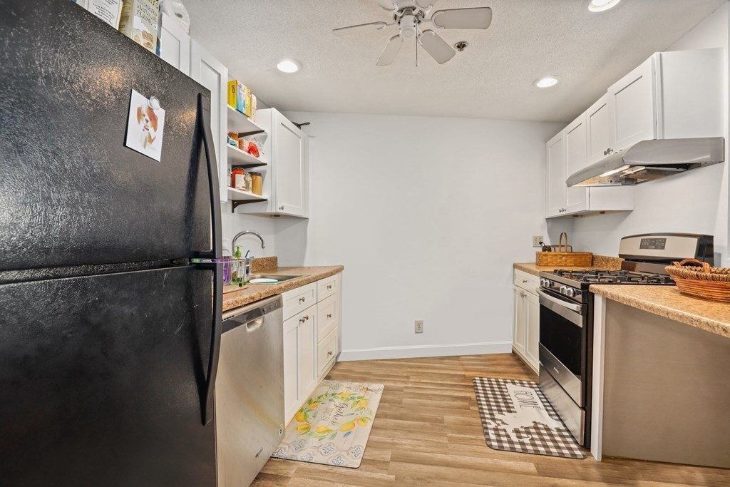 348 Rantoul Street, Unit 207 Beverly, MA 01915 - Photo 6 of 17 Gallery Image 6