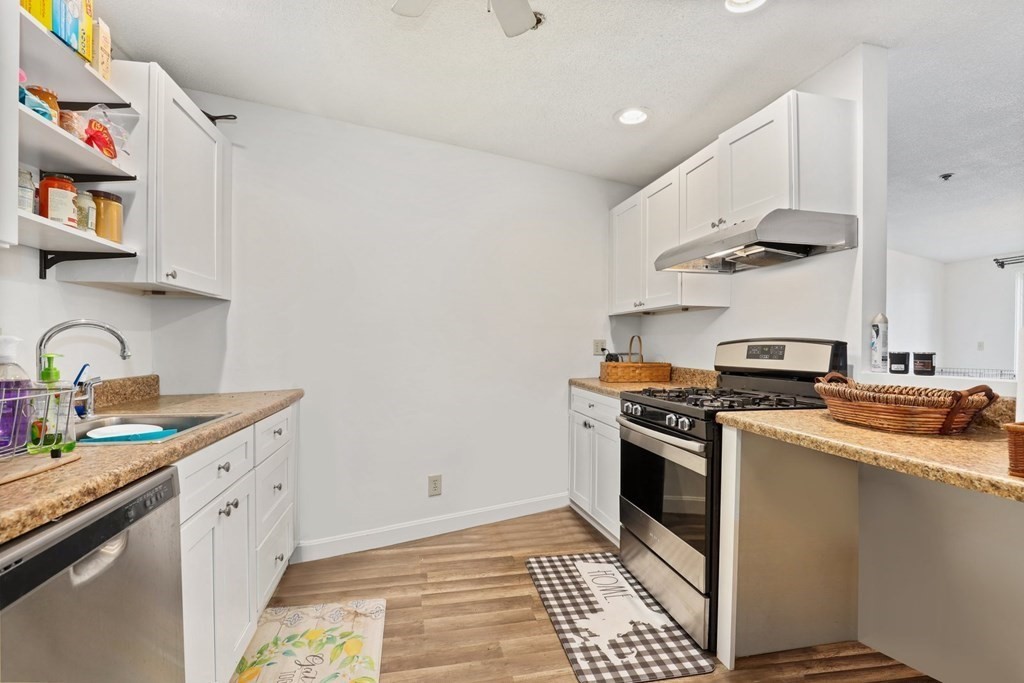 348 Rantoul Street, Unit 207 Beverly, MA 01915 - Photo 8 of 17 Gallery Image 8