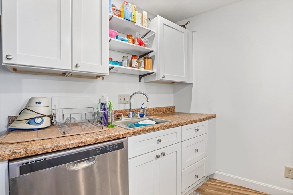 348 Rantoul Street, Unit 207 Beverly, MA 01915 - Photo 9 of 17 Gallery Image 9