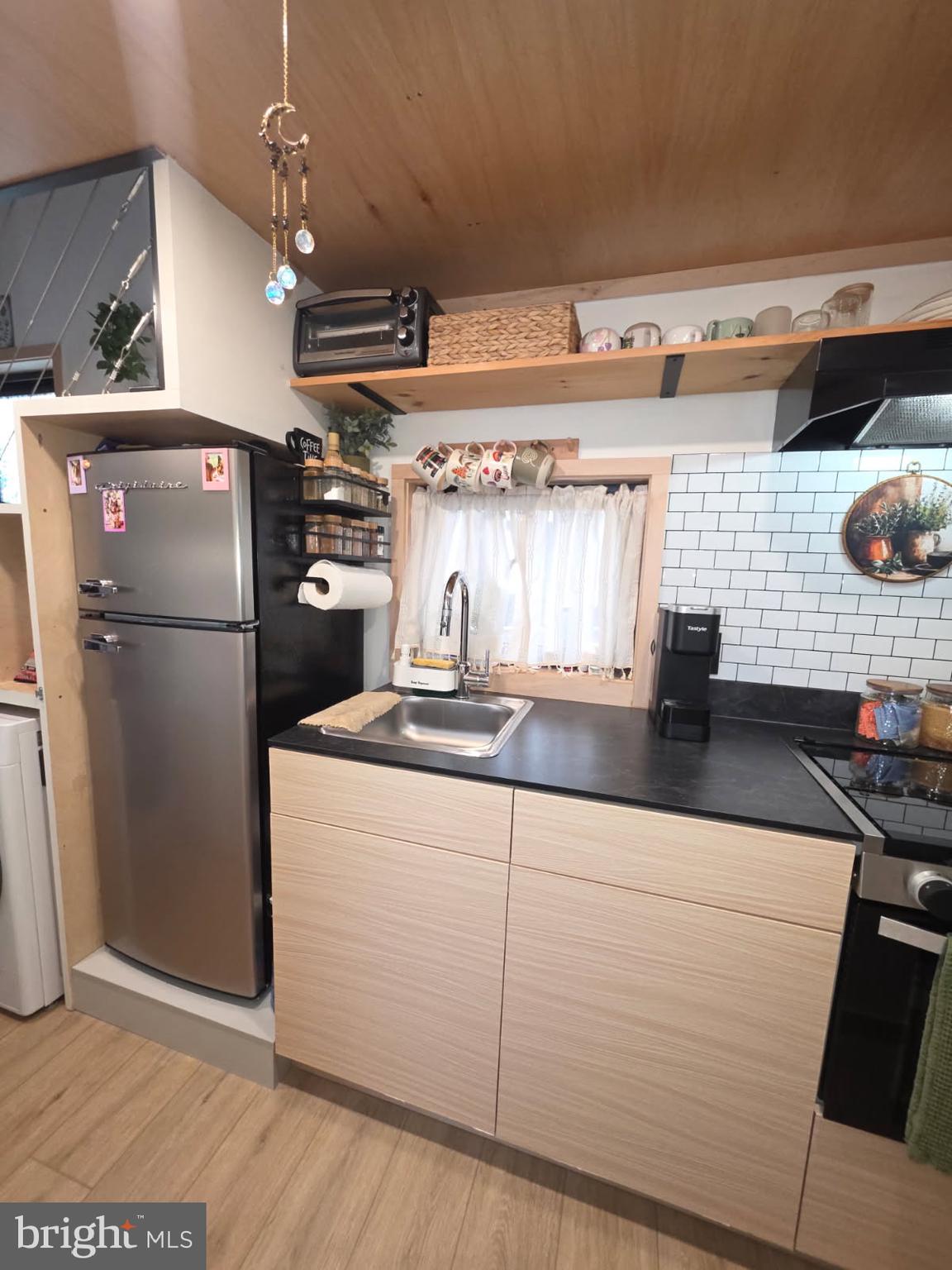 867 Schwanger Road Elizabethtown, PA 17022 - Photo 3 of 14 a kitchen with a refrigerator and a stove