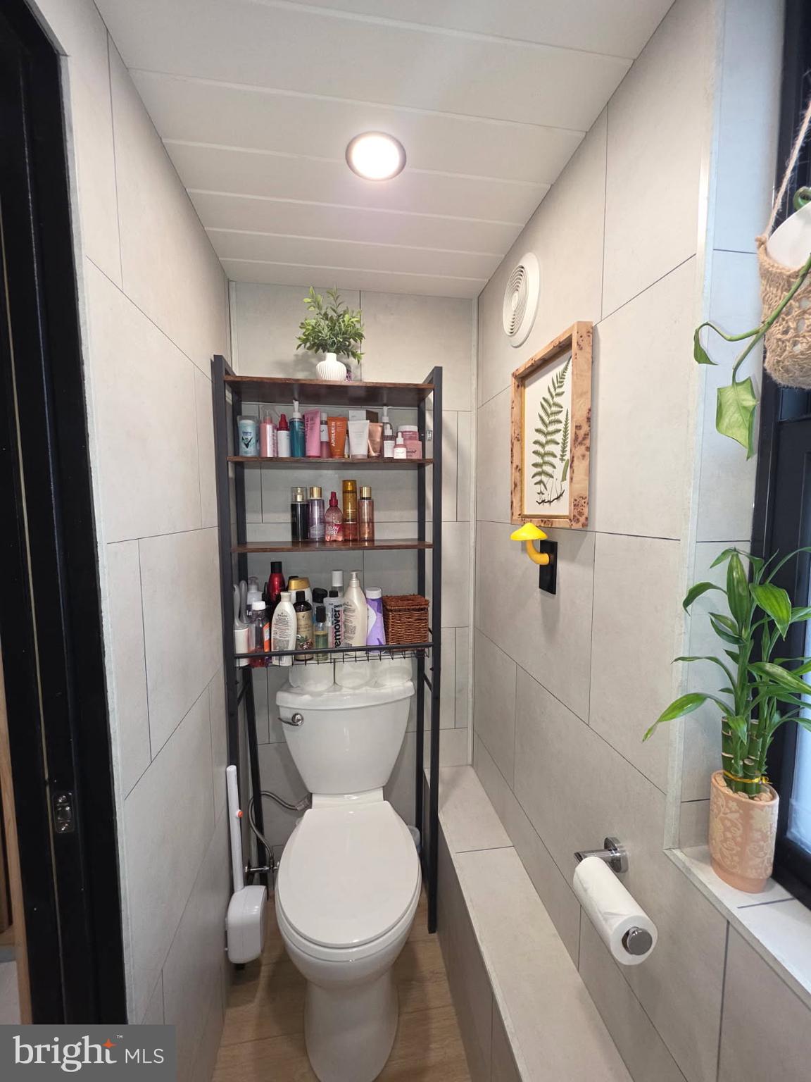 867 Schwanger Road Elizabethtown, PA 17022 - Photo 7 of 14 a bathroom with a toilet and a shower